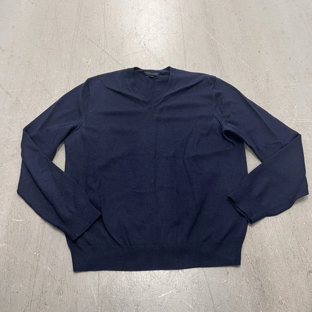 Banana Republic Men's Navy Blue Extra Fine‎ Merino Wool Sweater V Neck Size L